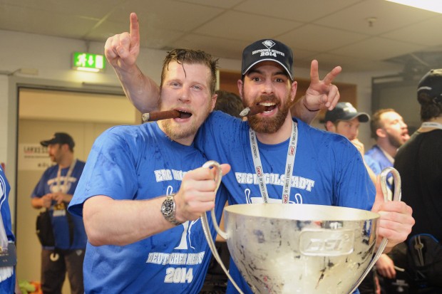 Die Meisterpanther Patrick Köppchen (li.) und Derek Dinger sind morgen in der SATURN-Arena zu Gast.
Foto: City-Press