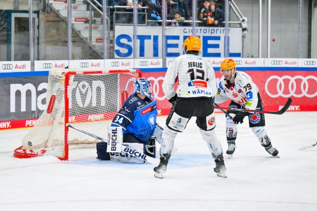 Der entscheidende Treffer in der Overtime durch Colt Conrad (re.).
Foto: Johannes Traub/JT-Presse.de