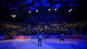 Heimspiel, Topspiel, Gänsehautstimmung. Heute in der SATURN-Arena gegen Berlin.
Foto: Johannes Traub/JT-Presse.de Heimspiel, Topspiel, Gänsehautstimmung. Heute in der SATURN-Arena gegen Berlin.
Foto: Johannes Traub/JT-Presse.de