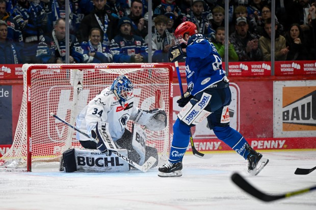 Dreimal musste ERC-Goalie Michael Garteig allein in den ersten zwanzig Minuten hinter sich greifen.
Foto: DEL-Photosharing