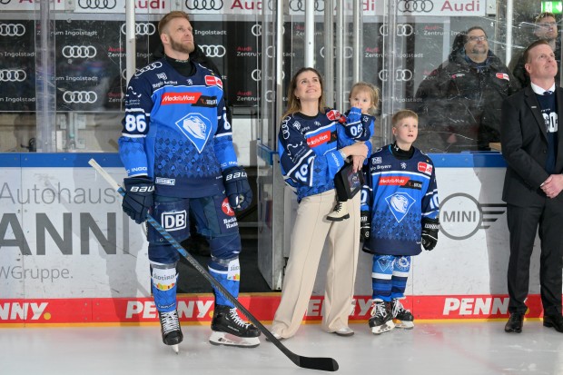 Zu ersteigern ist aktuell unter anderem das Heimtrikot, in dem Daniel Pietta sein 1000. DEL-Spiel bestritt.
Foto: Johannes Traub/JT-Presse.de