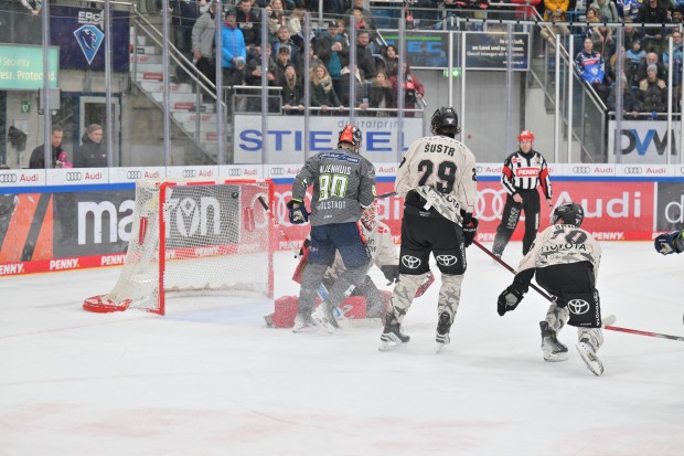 Patrik Virtas zwischenzeitlicher Treffer zum 4:4.
Foto: Johannes Traub/JT-Presse.de
