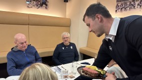 Zwei Tickets für Sie beim Panther-Dinner!