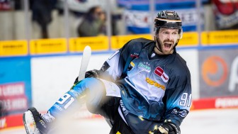 Riley Sheen bejubelt künftig seine Tore im ERC-Trikot.
Foto: Sörli Binder/City-Press GmbH Riley Sheen bejubelt künftig seine Tore im ERC-Trikot.
Foto: Sörli Binder/City-Press GmbH