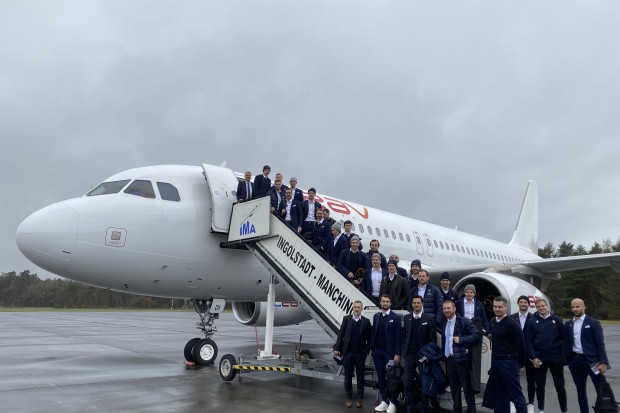 Die Panther beim Einstieg in den Fanflieger.