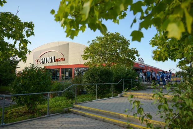 Rund um die SATURN-Arena gemeinsam Müll sammeln.
Foto: Johannes Traub/JT-Presse.de