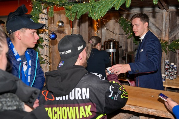 Zum letzten Heimspiel vor Weihnachten gemeinsam mit den Panther-Profis auf die Feiertage einstimmen.
Foto: Johannes Traub/JT-Presse.de
