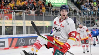 Kenny Agostino bejubelt seine Tore ab sofort im ERC-Trikot.
Foto: Johannes Traub/JT-Presse.de Kenny Agostino bejubelt seine Tore ab sofort im ERC-Trikot.
Foto: Johannes Traub/JT-Presse.de