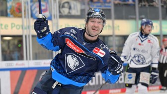 Können sich Riley Sheen und die Panther auch im vierten Saisonduell mit Straubing durchsetzen?
Foto: Johannes Traub/JT-Presse.de Können sich Riley Sheen und die Panther auch im vierten Saisonduell mit Straubing durchsetzen?
Foto: Johannes Traub/JT-Presse.de