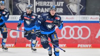 Die Panther um Alex Breton wollen auch gegen die Eisbären einen Sieg einfahren.
Foto: Johannes Traub/JT-Presse.de Die Panther um Alex Breton wollen auch gegen die Eisbären einen Sieg einfahren.
Foto: Johannes Traub/JT-Presse.de