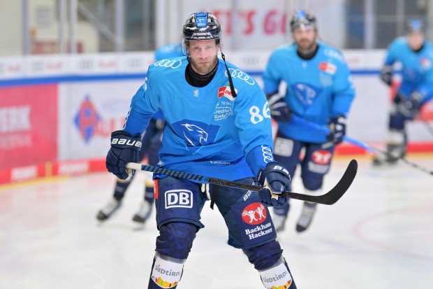 Auch das Warmup-Jersey von Daniel Piettas Rekordvorlagen-Spiel in der Auktion.
Foto: Johannes Traub/JT-PResse.de