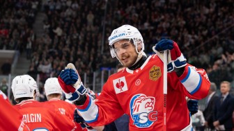 Zürich gewann des CHL-FInale am Dienstag in eigener Halle mit 2:1 gegen Färjestad aus Schweden.
Foto: Berend Stettler Zürich gewann des CHL-FInale am Dienstag in eigener Halle mit 2:1 gegen Färjestad aus Schweden.
Foto: Berend Stettler