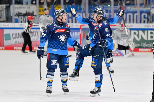 Vorfreude auf das Halbfinale. Die Panther treffen ab Mittwoch auf Köln.
Foto: Johannes Traub/JT-Presse.de