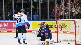 Daniel Schmölz mit dem Game-Winning-Goal im Penalty-Schießen.
Foto: Citypress Daniel Schmölz mit dem Game-Winning-Goal im Penalty-Schießen.
Foto: Citypress