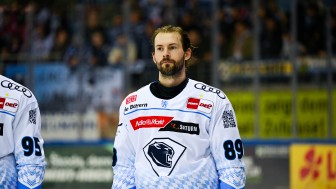 Nach dem ersten Drittel hatten die Panther um Austen Keating bereits Feierabend.
Foto: DEL-Photosharing Nach dem ersten Drittel hatten die Panther um Austen Keating bereits Feierabend.
Foto: DEL-Photosharing