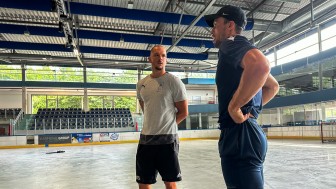 Maximilian Schmierl (li.) leitete heute erstmals das Sommertraining der Panther. Maximilian Schmierl (li.) leitete heute erstmals das Sommertraining der Panther.