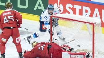 Riley Barber brachte die Panther mit seinem Tor ins Spiel.
Foto: Vanna Antonello Riley Barber brachte die Panther mit seinem Tor ins Spiel.
Foto: Vanna Antonello