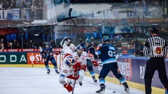 Daniel Schmölz und die Panther konnten sich gegen Salzburg durchsetzen.
Foto: Gintare Karpaviciute/EC Red Bull Salzburg