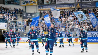 Gemeinsam mit den Kollegen zum ERC.
Bares Geld sparen mit den Gruppenrabatten beim After Work Hockey.
Foto: Johannes Traub/JT-Presse.de Gemeinsam mit den Kollegen zum ERC.
Bares Geld sparen mit den Gruppenrabatten beim After Work Hockey.
Foto: Johannes Traub/JT-Presse.de