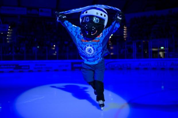Maskottchen Xaver freut sich auf den Familientag in der SATURN-Arena.
Foto: Johannes Traub/JT-PResse.de