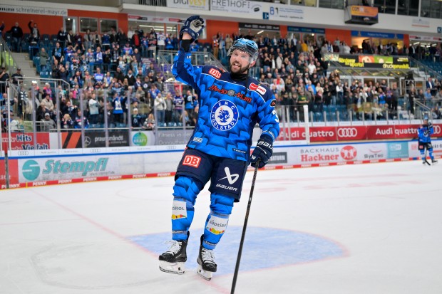 Riley Barber bejubelt seine Tore auch weiterhin in blau-weiß.
Foto: Johannes Traub/JT-Presse.de