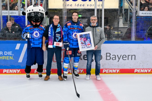 Kenny Agostino wurde vor dem gestrigen Heimspiel zum Panther des Monats geehrt.
Foto: Johannes Traub/JT-Presse.de