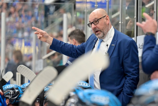 Eric Dubois verlässt den ERC, um einen Cheftrainer-Posten zu übernehmen.
Foto: Johannes Traub/JT-Presse.de
