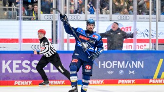 Morgan Ellis trägt auch in der kommenden Saison das ERC-Trikot.
Foto: Johannes Traub/JT-Presse.de Morgan Ellis trägt auch in der kommenden Saison das ERC-Trikot.
Foto: Johannes Traub/JT-Presse.de