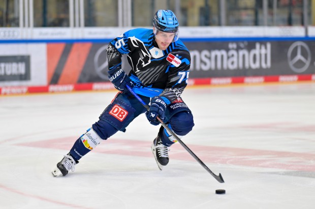 Unter anderem das Warmup-Trikot von Alex Breton ist unter dem Hammer.
Foto: Johannes Traub/JT-Presse.de