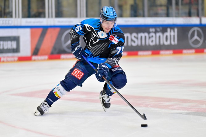 Unter anderem das Warmup-Trikot von Alex Breton ist unter dem Hammer.
Foto: Johannes Traub/JT-Presse.de