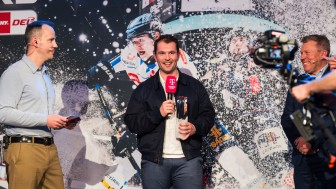 Riley Barber wurde am Montagabend im Rahmen der Award Show als Stürmer des Jahres ausgezeichnet.
Foto: City-Press Riley Barber wurde am Montagabend im Rahmen der Award Show als Stürmer des Jahres ausgezeichnet.
Foto: City-Press