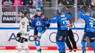 Tore satt gab es im Heimspiel zu bejubeln.
Foto: Johannes Traub/JT-Presse.de Tore satt gab es im Heimspiel zu bejubeln.
Foto: Johannes Traub/JT-Presse.de