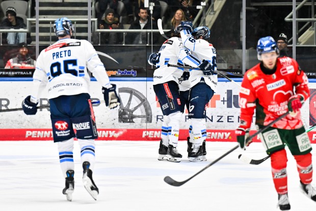 Mit einem späten Doppelschlag sicherte sich der ERC den Sieg.
Foto: DEl-Photosharing