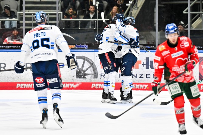 Mit einem späten Doppelschlag sicherte sich der ERC den Sieg.
Foto: DEl-Photosharing