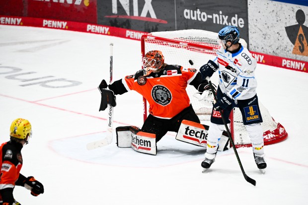 Der ERC Ingolstadt sichert sich in Frankfurt zwei Punkte.
Foto: DEL-Photosharing