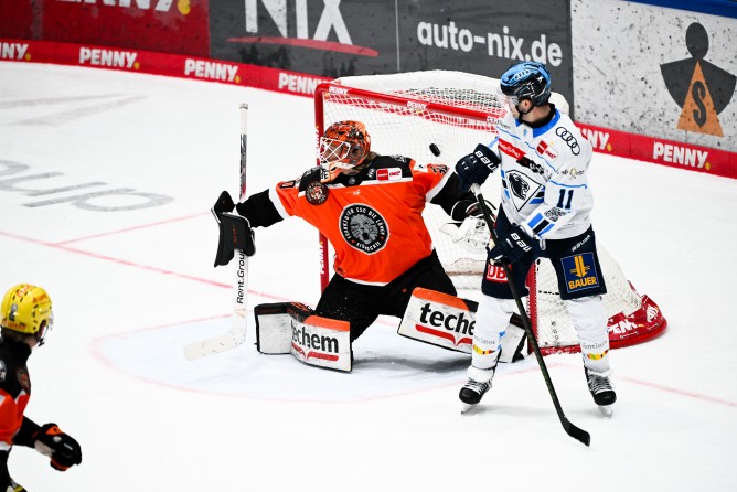 Der ERC Ingolstadt sichert sich in Frankfurt zwei Punkte.
Foto: DEL-Photosharing