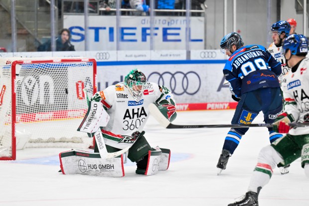 Sieben Mal schlug der Puck im Augsburger Kasten ein.
Foto: Johannes Traub/JT-Presse.de