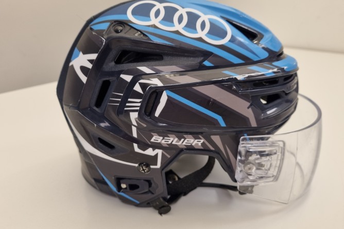 Unter anderem der Helm von Daniel Pietta ist aktuell zu haben.