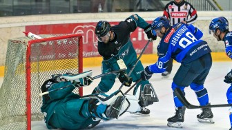 Peter Abbandonato und die Panther sichern sich gegen Linz einen 4:1-Sieg.
Foto: Johannes Traub/JT-Presse.de