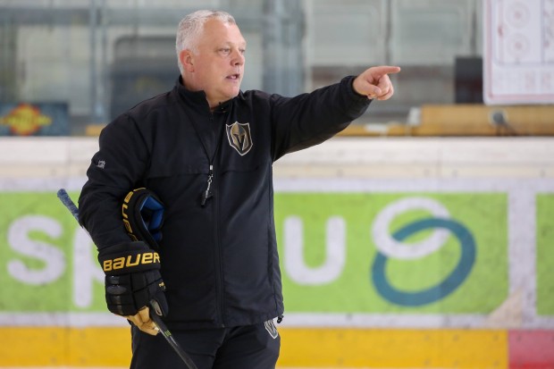 Mike Kelly war ein Jahrzehnt als Assistant Coach in der NHL aktiv.