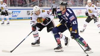 Ein Brecher für den Panther-Sturm: Louis-Marc Aubry (re.) hier im Spiel der Eisbären Berlin gegen die Chicago Blackhawks.
Foto: City-Press Ein Brecher für den Panther-Sturm: Louis-Marc Aubry (re.) hier im Spiel der Eisbären Berlin gegen die Chicago Blackhawks.
Foto: City-Press