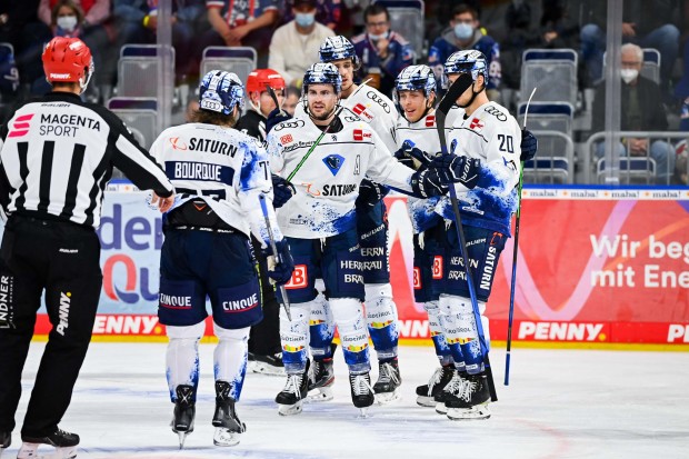 Mittwoch ist Autogrammstunde im Westpark Ingolstadt! Neben Chris Bourque (links), Wayne Simpson (Mitte) und Leon Hüttl (zweiter von rechts) sind auch Fabio Wagner, Mirko Höfflin und Daniel Pietta mit dabei!