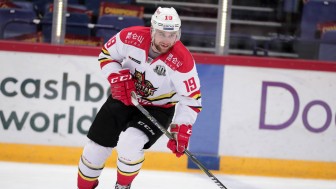 Brandon DeFazio komplettiert das Team der Panther für die am 20. Dezember beginnende Saison.
Foto: Imago Images Brandon DeFazio komplettiert das Team der Panther für die am 20. Dezember beginnende Saison.
Foto: Imago Images