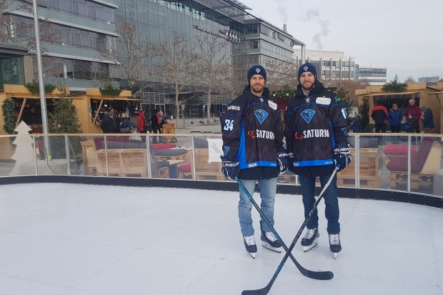 Bene Kohl und Brett Olson statteten der Audi-Eisfläche 2018 einen Besuch ab.