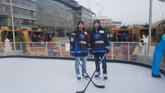 Benedikt Kohl und Brett Olson statteten dem Sozialen Weihnachtsmarkt im Vorjahr einen Besuch ab. Benedikt Kohl und Brett Olson statteten dem Sozialen Weihnachtsmarkt im Vorjahr einen Besuch ab.