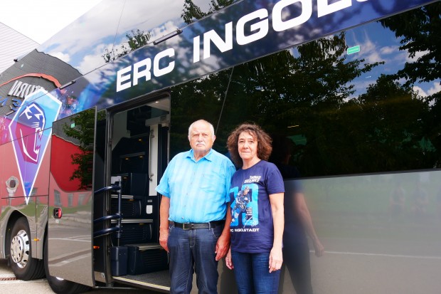 Rainer und Sabine Manthei erlebten die Auswärtsfahrt nach Deggendorf im Mannschaftsbus.