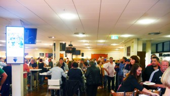 In der VIP-CLub Lounge der Saturn-Arena versammelten sich über 250 Goldkartenbesitzer, um einen schönen Abend mit den ERC-Profis zu verleben. In der VIP-CLub Lounge der Saturn-Arena versammelten sich über 250 Goldkartenbesitzer, um einen schönen Abend mit den ERC-Profis zu verleben.