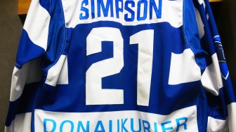 Auf der Rückseite des Jerseys sind die Wappen der Stadt Ingolstadt und der angrenzenden Landkreise vertreten. Auf der Rückseite des Jerseys sind die Wappen der Stadt Ingolstadt und der angrenzenden Landkreise vertreten.