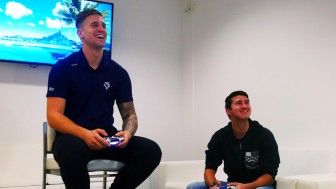 Vorjahres-Gewinner Daniel lieferte sich auf der Playstation eine Best-of-Five-Serie gegen Hans Detsch. Vorjahres-Gewinner Daniel lieferte sich auf der Playstation eine Best-of-Five-Serie gegen Hans Detsch.