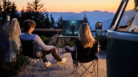 Fernseher für unterwegs? Dank MediaMarktSaturn und dem Dauerkarten-Gewinnspiel vielleicht bald Realität.